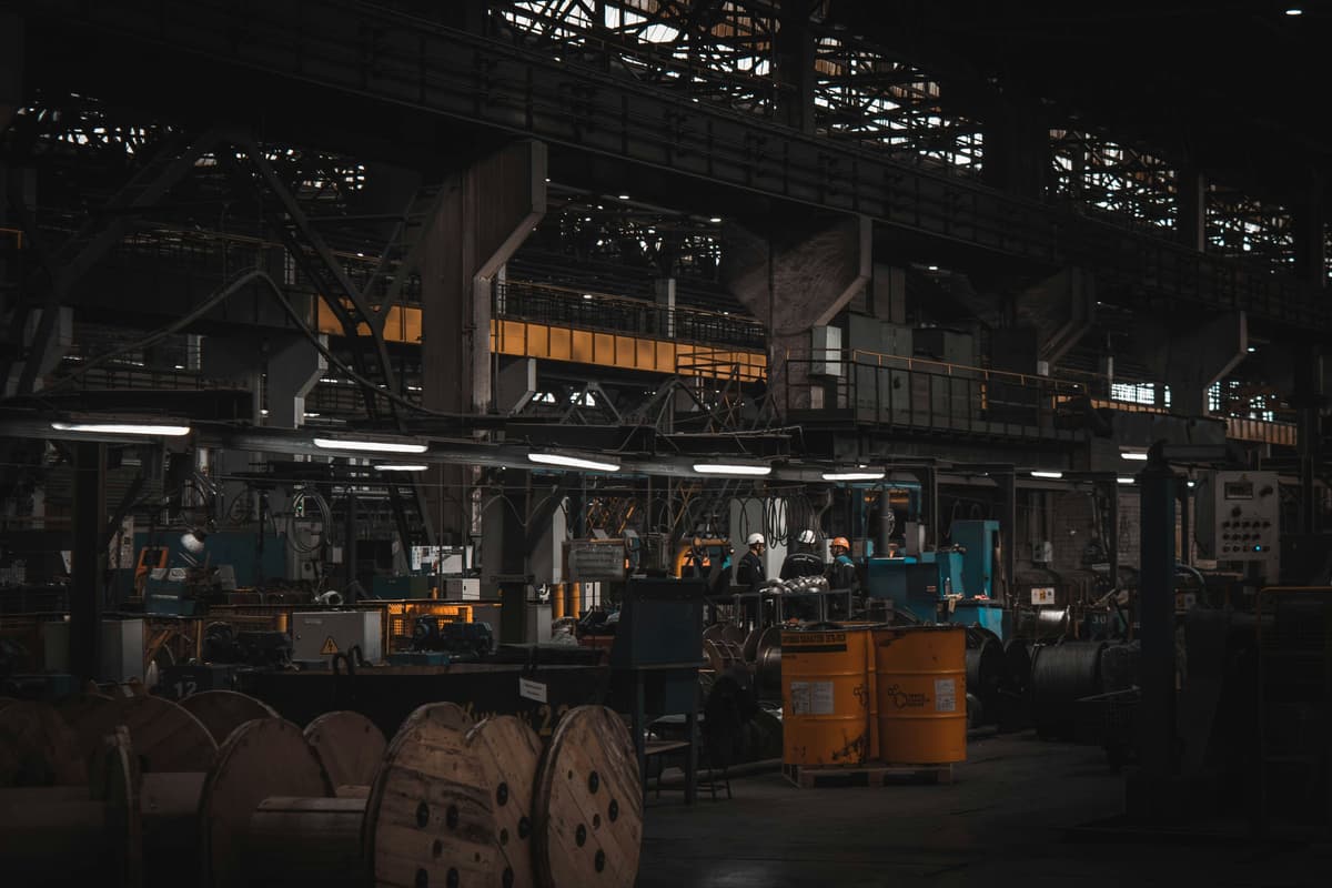 Lặp đặt trang thiết bị, cơ sở hạ tầng